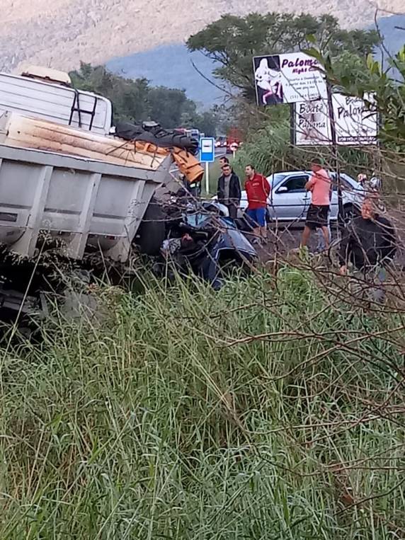 Uma pessoa morre
carbonizada em acidente em Arroio do Meio no Vale do Taquari - foto 3