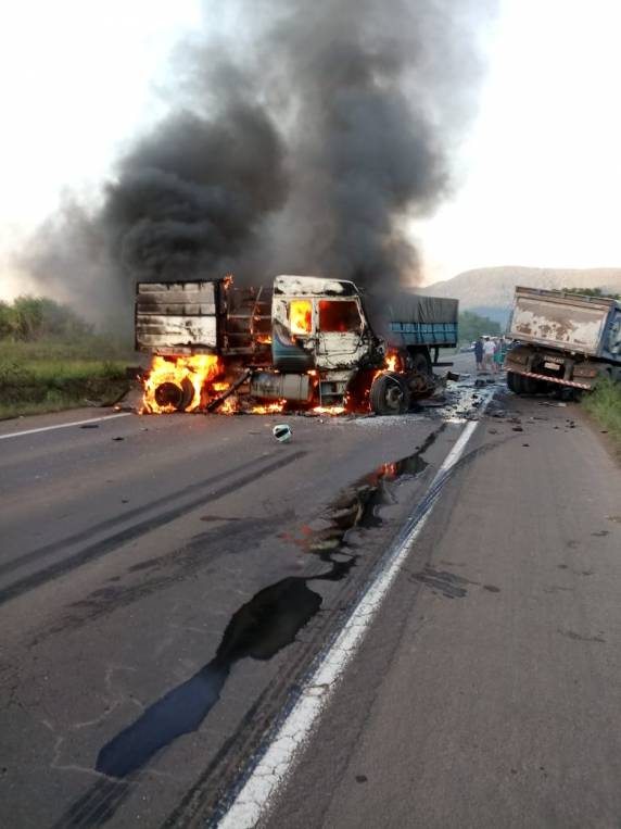 Uma pessoa morre
carbonizada em acidente em Arroio do Meio no Vale do Taquari - foto 2