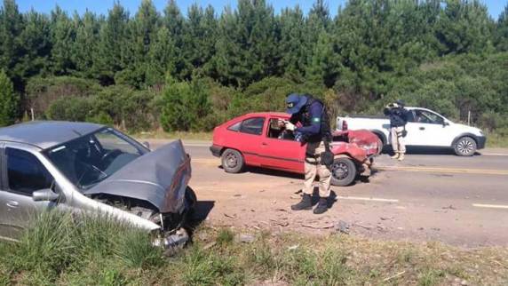 Motorista não 

habilitado e com veículo em situação irregular invadiu a contramão de direção
