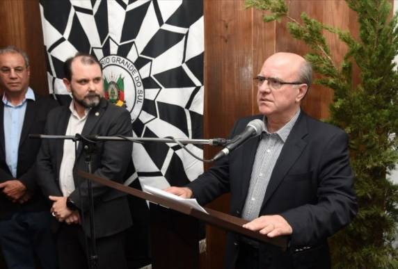 São 35 peritos criminais, 35 peritos médico-legistas e 36 técnicos em perícias, aprovados em concurso do IGP, e 201 agentes penitenciários e 81 agentes 

penitenciários administrativos, classificados em seleção da Susepe