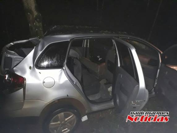 Saída de
pista deixa um homem ferido na BR 472 em Três de Maio - foto 5