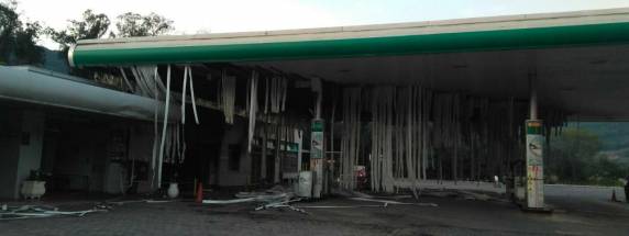 Explosão em caixa eletrônico causa 

incêndio em parte de posto de combustíveis em Vale Real - foto 3