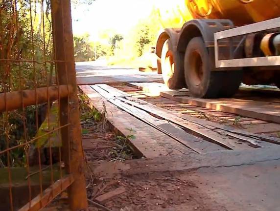 Quando carros e, principalmente, caminhões passam pela estrutura, ela balança. Daer diz que uma reforma total será 

realizada na ponte da ERS-162 na segunda quinzena de maio