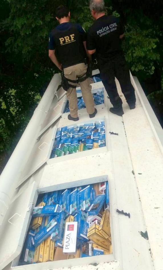 Operação conjunta PRF e Polícia Civil apreende caminhão com 200 mil maços de cigarros em Guaraciaba - foto 2