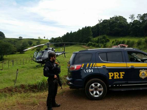 Operação conjunta PRF e Polícia Civil apreende caminhão com 200 mil maços de cigarros em Guaraciaba - foto 3