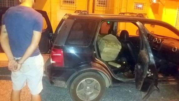 PRF
apreende quase cem quilos de maconha e detém três pessoas na BR 101 em Joinville - foto 3
