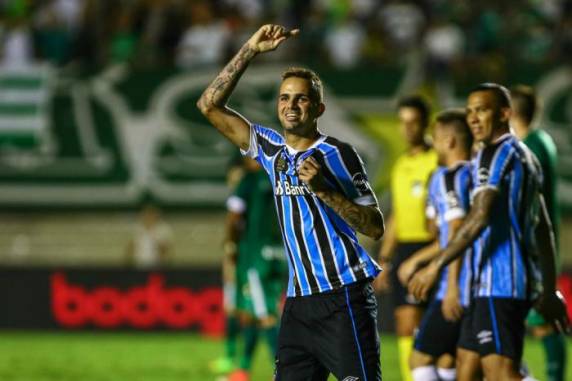 Time de Renato Portaluppi fez 2 a 0 no Serra Dourada nesta quarta-feira