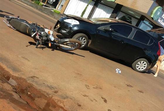 Motociclista fica
ferida após colisão no Centro de Três de Maio - foto 3