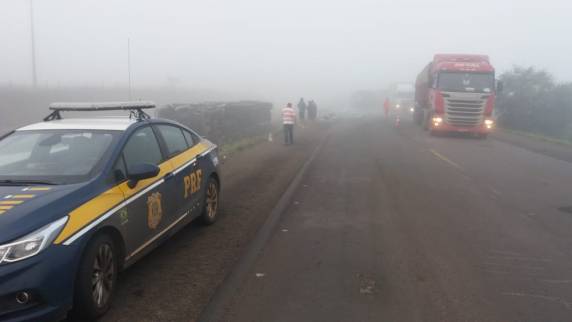 Caminhoneiro morre em acidente que envolveu três
veículos na BR 158 - foto 3