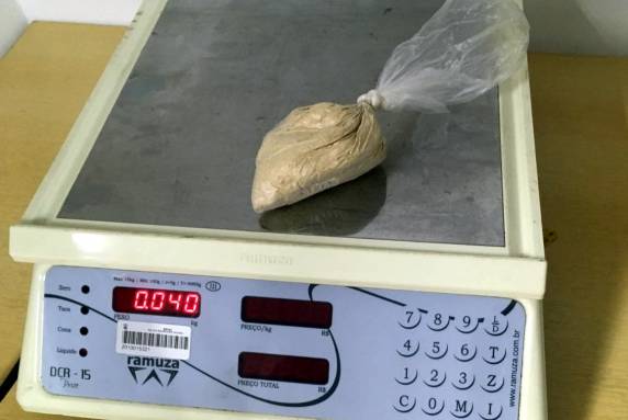 Maconha e anfetamina que seriam vendidos em Itapema são apreendidos na BR 101 em Joinville e um homem é
preso - foto 3