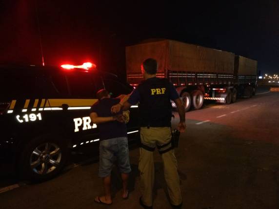 PRF faz a
maior apreensão de maconha da história no RS, na BR 386 - foto 3
