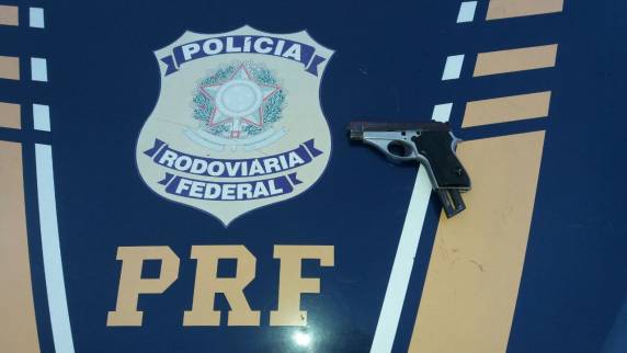 Depois de furar barreira policial motorista bate caminhonete e é preso em Tijucas do Sul - foto 2