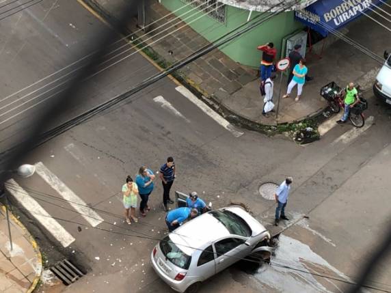 Acidente movimenta grande aparato de resgate no centro de Passo Fundo - foto 3