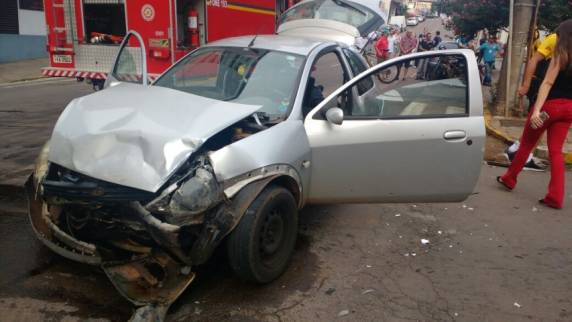 Acidente movimenta grande aparato de resgate no centro de Passo Fundo - foto 2