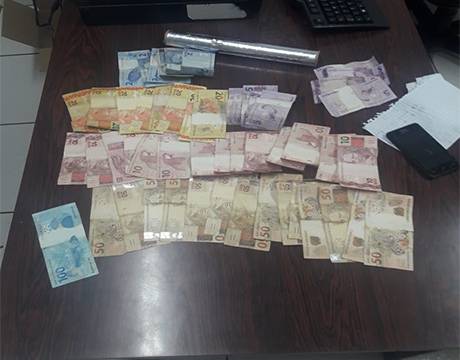 Ação conjunta da Polícia Civil e Brigada Militar prende casal
de traficantes em Três de Maio - foto 4