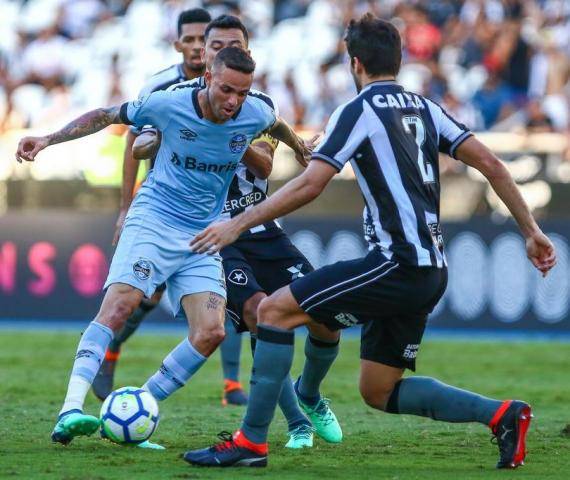 Gilson fez gol nos minutos finais, determinando a primeira 

derrota gremista no Brasileirão