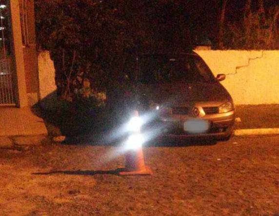 Vítima, que não teve o nome divulgado, foi esmagada pelo carro contra um muro