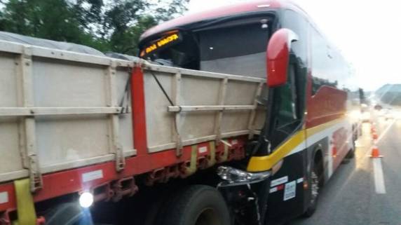 Condutor de 56 anos não resistiu. 

Coletivo saiu de Porto Alegre (RS) com destino a Brasília (DF)
