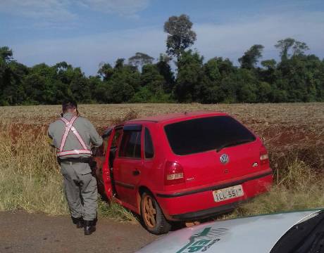 Caminhonete capota depois de colidir contra um automóvel em Cândido Godói - foto 2