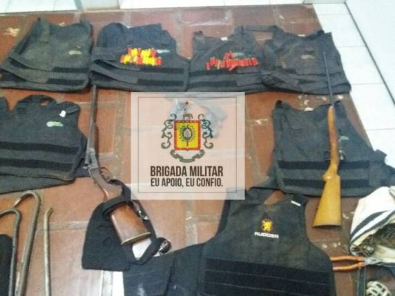 Brigada Militar prende em Ijuí suspeitos de roubos em agências bancárias - foto 4