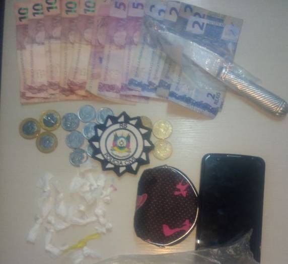 Conforme a polícia, mulher 

tentou esconder a droga com a menina de um ano