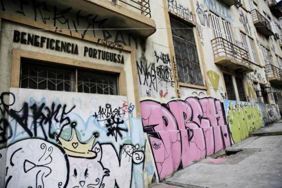 Hospital Beneficência Portuguesa é
invadido e tem condicionadores de ar, motores e até torneiras levados - foto 2