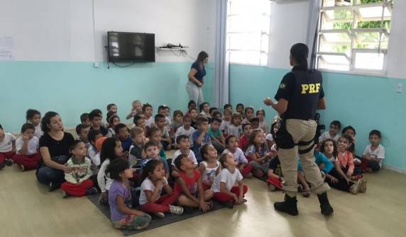 Crianças de Tijucas se divertem e aprendem sobre trânsito com a PRF - foto 3
