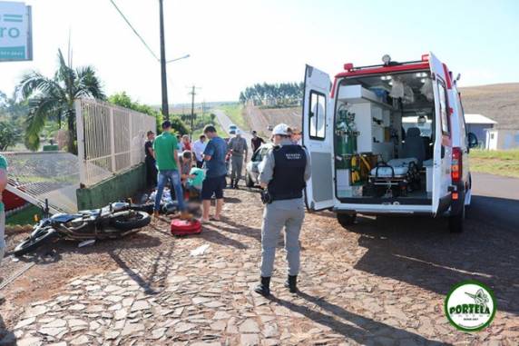 Duas mulheres feridas em acidente de
moto na ERS-330, saída Derrubadas - foto 3