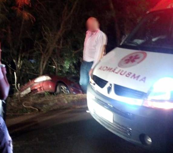 Veículo cai na entrada da Ponte do
Rio Ijuí Grande na noite desta terça-feira - foto 3