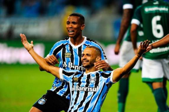 Alisson (dois) e Thaciano fizeram os gols gremistas na partida