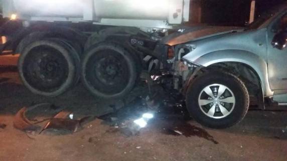 Veículo colide em bitrem estacionado em Cruz
Alta - foto 3