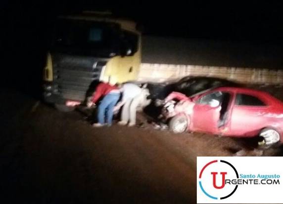 Acidente entre carro e carreta na ERS 155 em Santo
Augusto - foto 2