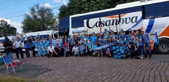 Ônibus de torcedores do Grêmio com 28 pessoas à bordo sofre acidente em Iraí - foto 2