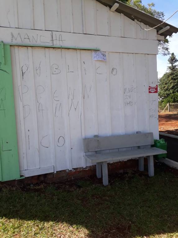 Comunidade denuncia atos de vandalismo na praça de Manchinha - foto 4