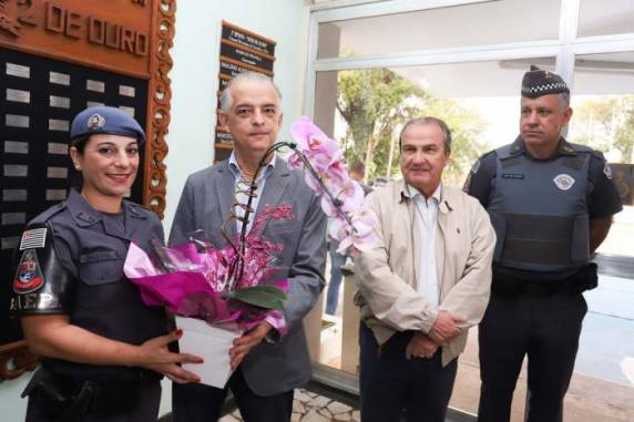 Ação de Katia da Silva 

Sastre, que estava de folga em evento de Dia das Mães na escola da filha, foi gravada em vídeo