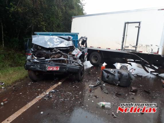 Grave acidente deixa dois feridos na BR 472 em Três de
Maio - foto 2