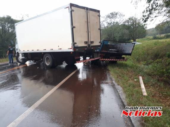 Grave acidente deixa dois feridos na BR 472 em Três de
Maio - foto 4