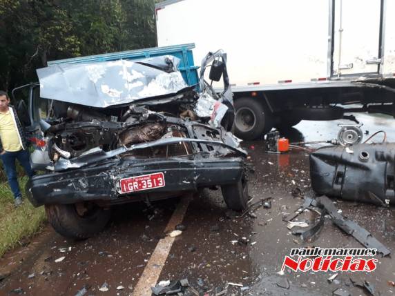Grave acidente deixa dois feridos na BR 472 em Três de
Maio - foto 3