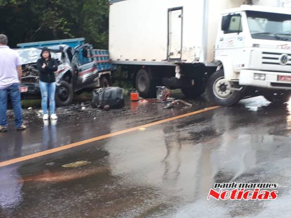 Grave acidente deixa dois feridos na BR 472 em Três de
Maio - foto 7