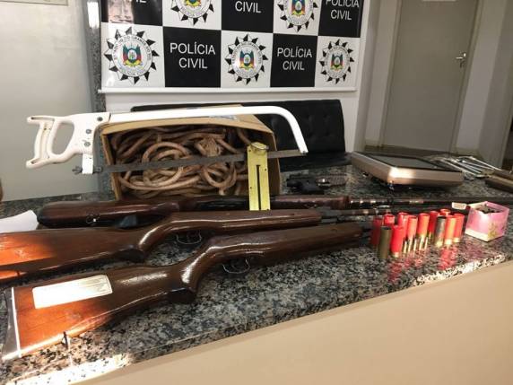 Operação da Polícia Civil de Santo Ângelo contra abigeato prende uma pessoa, apreende armas e carnes sem procedência - foto 2