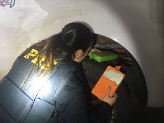 PRF realiza grande apreensão de crack e cocaina em Barra Velha/SC - foto 2