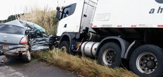 Acidente ocorreu na SC-150 na tarde deste sábado. Caminhoneiro não se feriu