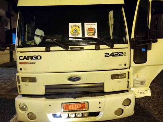 Ação conjunta PRF e PM apreende segundo caminhão carregado de cigarros contrabandeados em 24 horas no oeste do estado - foto 3