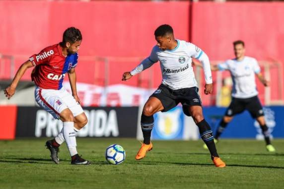 Time de Renato Portaluppi não conseguiu vencer a retranca da equipe de Micale