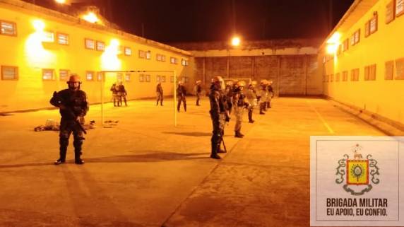 A Brigada Militar presta apoio SUSEPE em revista na Penitenciária Modulada de Ijuí - foto 3