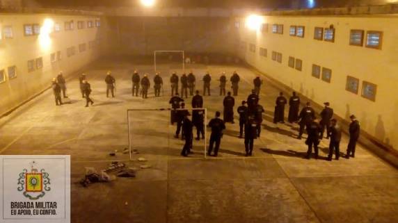 A Brigada Militar presta apoio SUSEPE em revista na Penitenciária Modulada de Ijuí - foto 2
