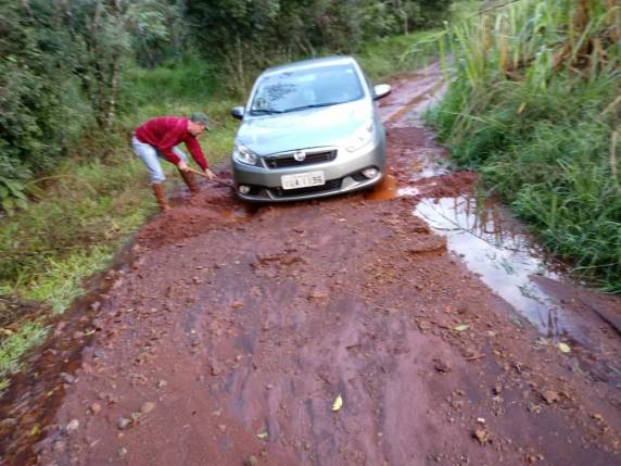 Agricultor reclama de estrada no interior de Três de Maio - foto 3