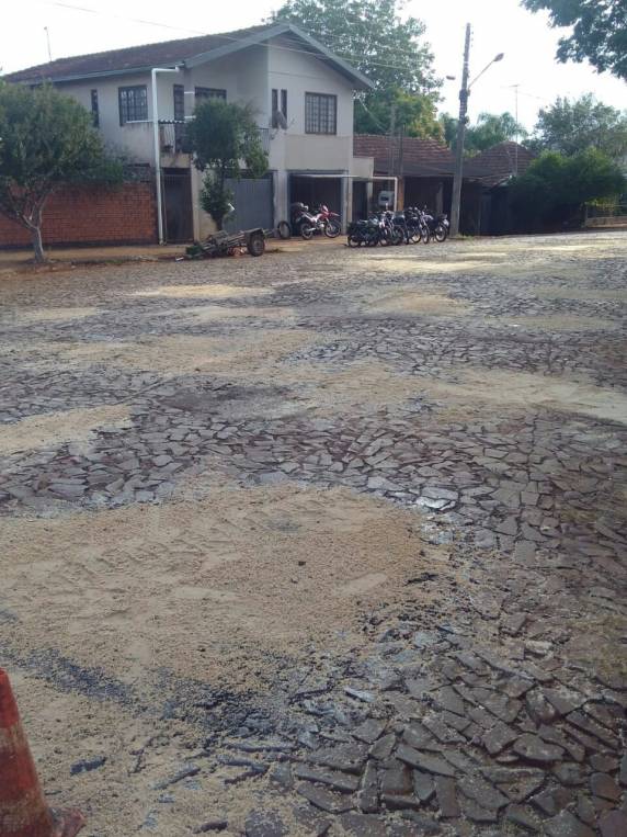 Secretaria de Obras realiza operação tapa buracos em Três de Maio - foto 3