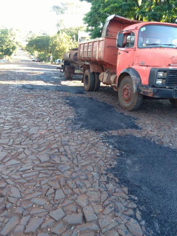 Secretaria de Obras realiza operação tapa buracos em Três de Maio - foto 7
