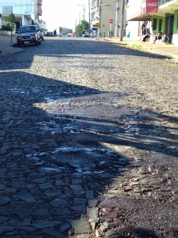Secretaria de Obras realiza operação tapa buracos em Três de Maio - foto 6